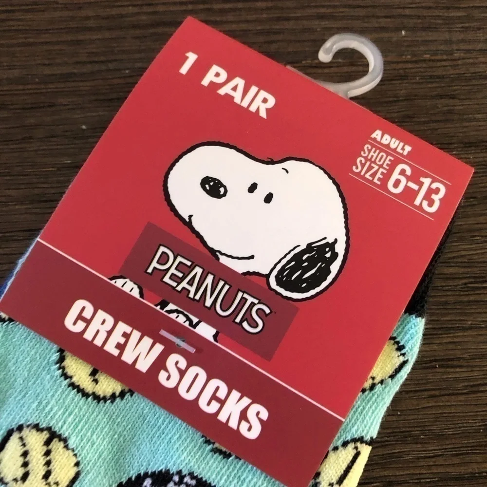 Peanuts: Snoopy playing tennis men’s crew socks size 6-13